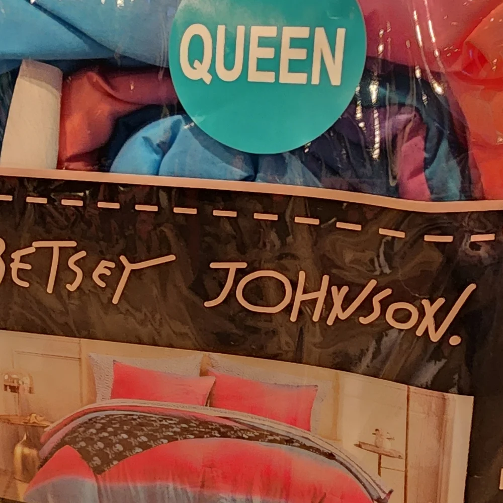Betsey Johnson Ombre Skull Queen 8 PIECE BED SET new
